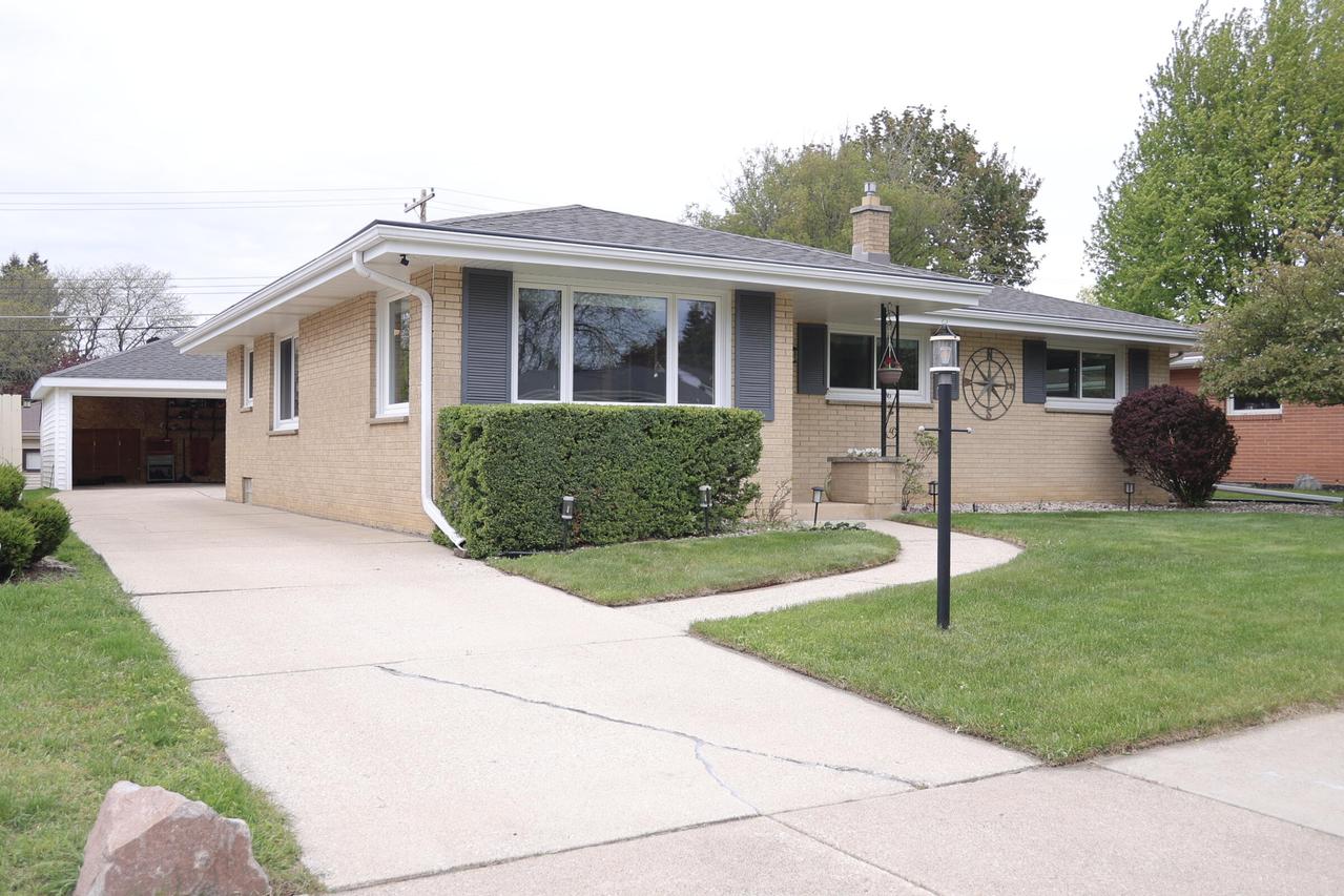 56 Illinois St, Racine, WI 53405