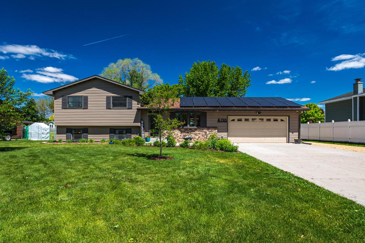 705 Spillway Dr, Campbell, WI 54603