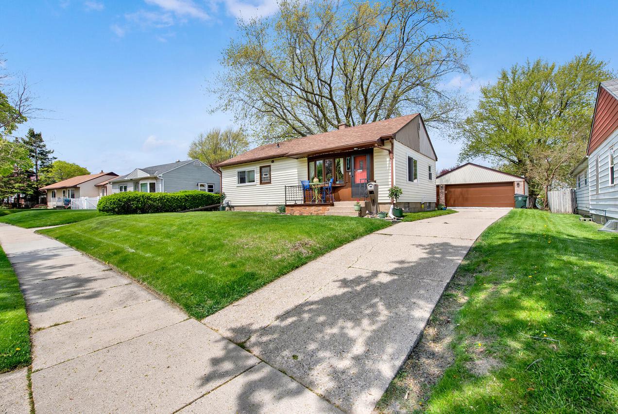 3438 E Denton Ave, Saint Francis, WI 53235