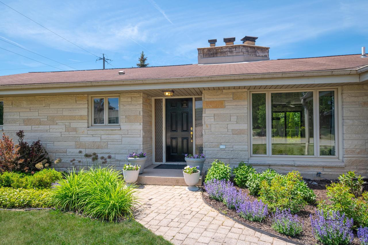 1631 N Pine St, Grafton, WI 53024