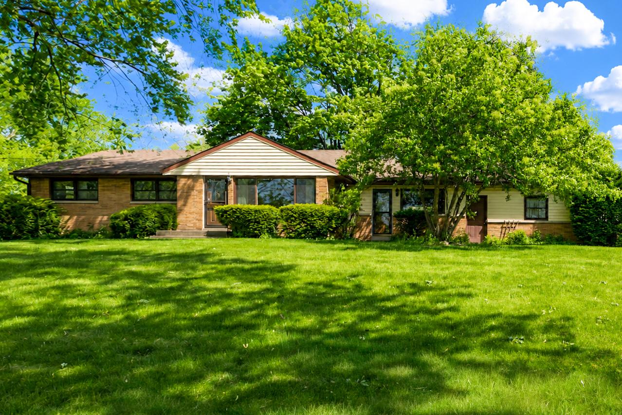 4795 S Brookdale Dr, Greenfield, WI 53228