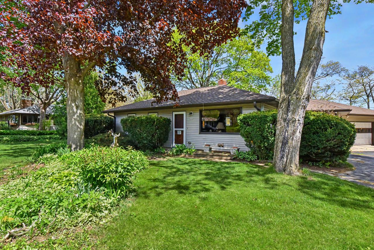 6968 S 118th St, Franklin, WI 53132
