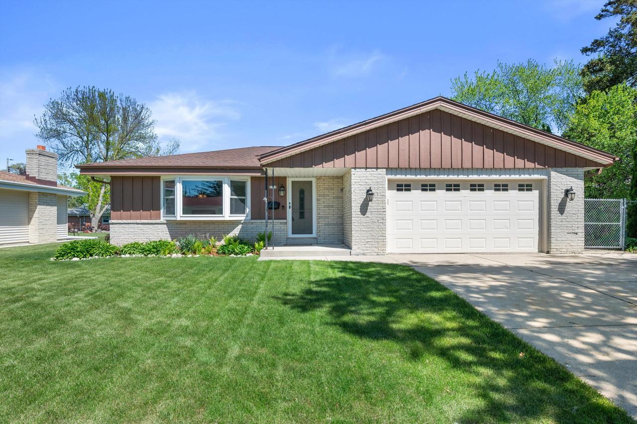 5358 Mulberry Dr, Greendale, WI 53129