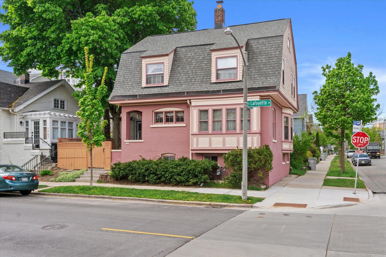 1701 E Lafayette Pl, Milwaukee, WI 53202