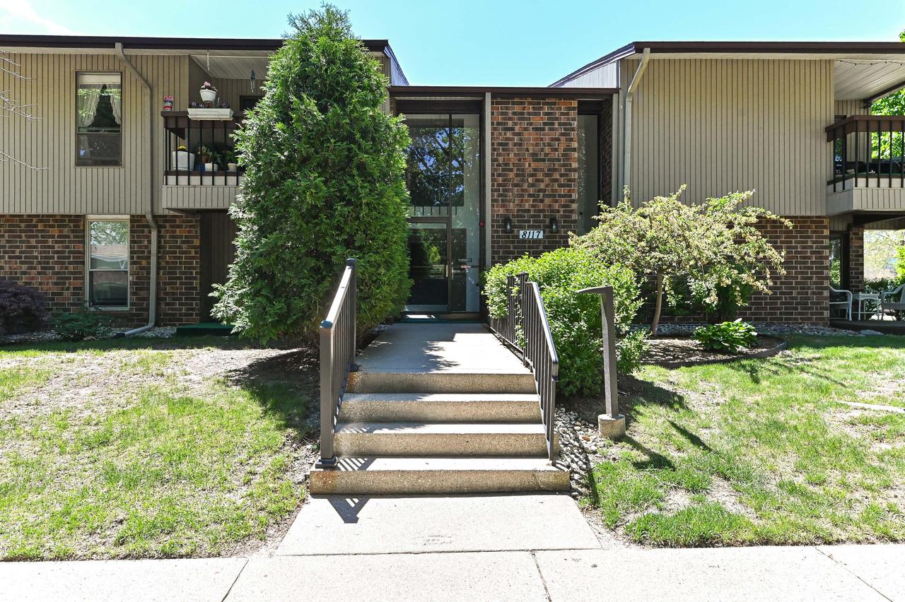 8117 W Manitoba St #14, West Allis, WI 53219