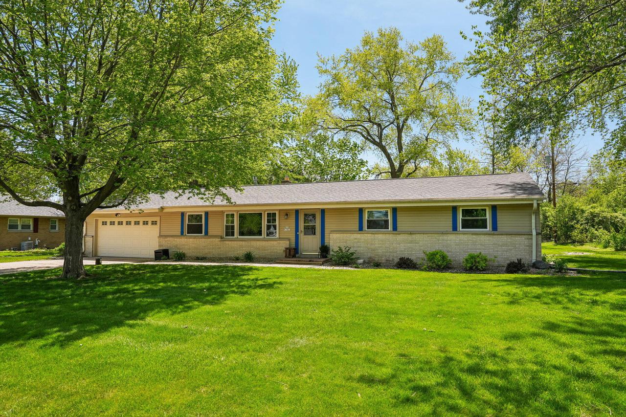 N50W17803 Greenview Ave, Menomonee Falls, WI 53051