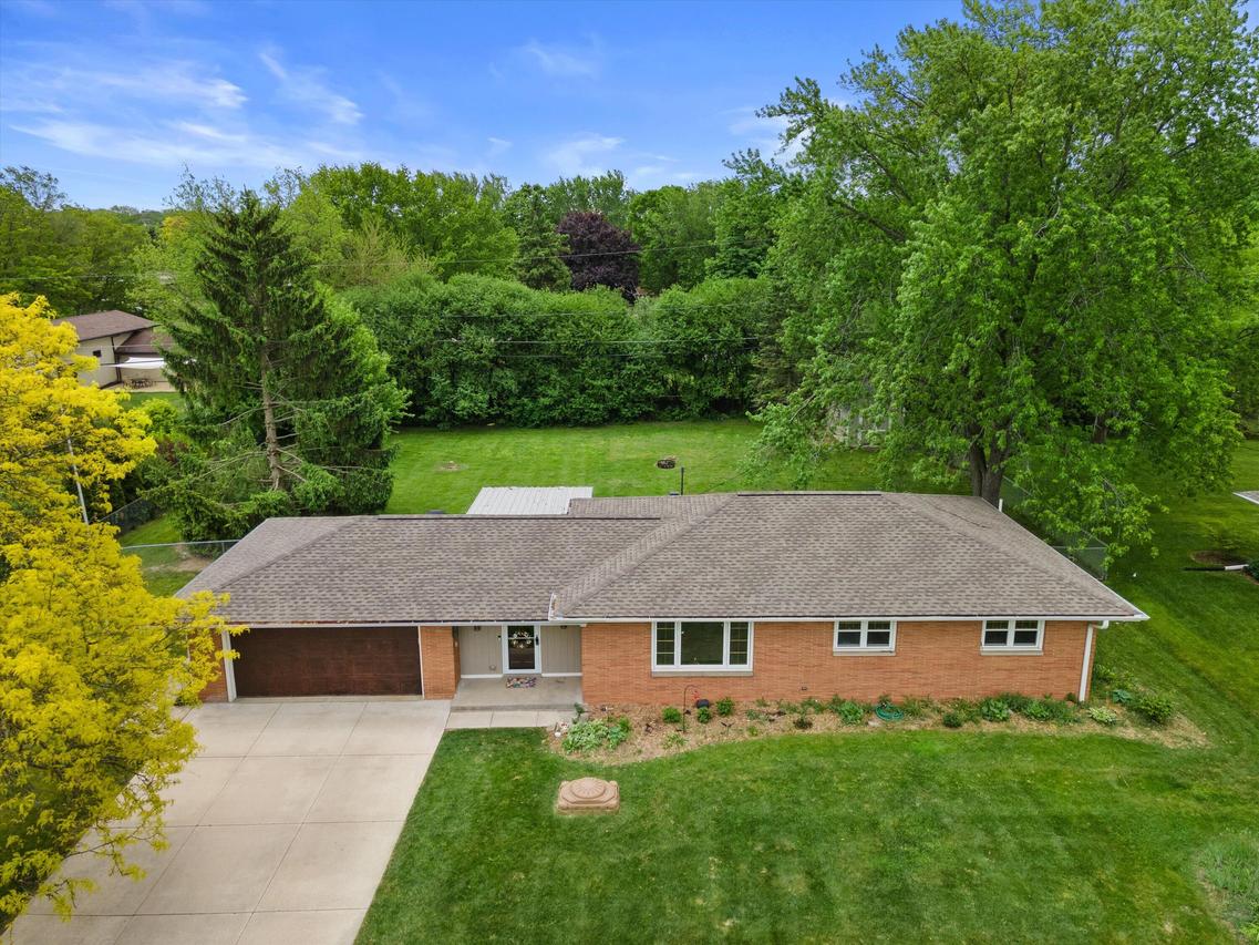 14101 W Maple Ridge, New Berlin, WI 53151