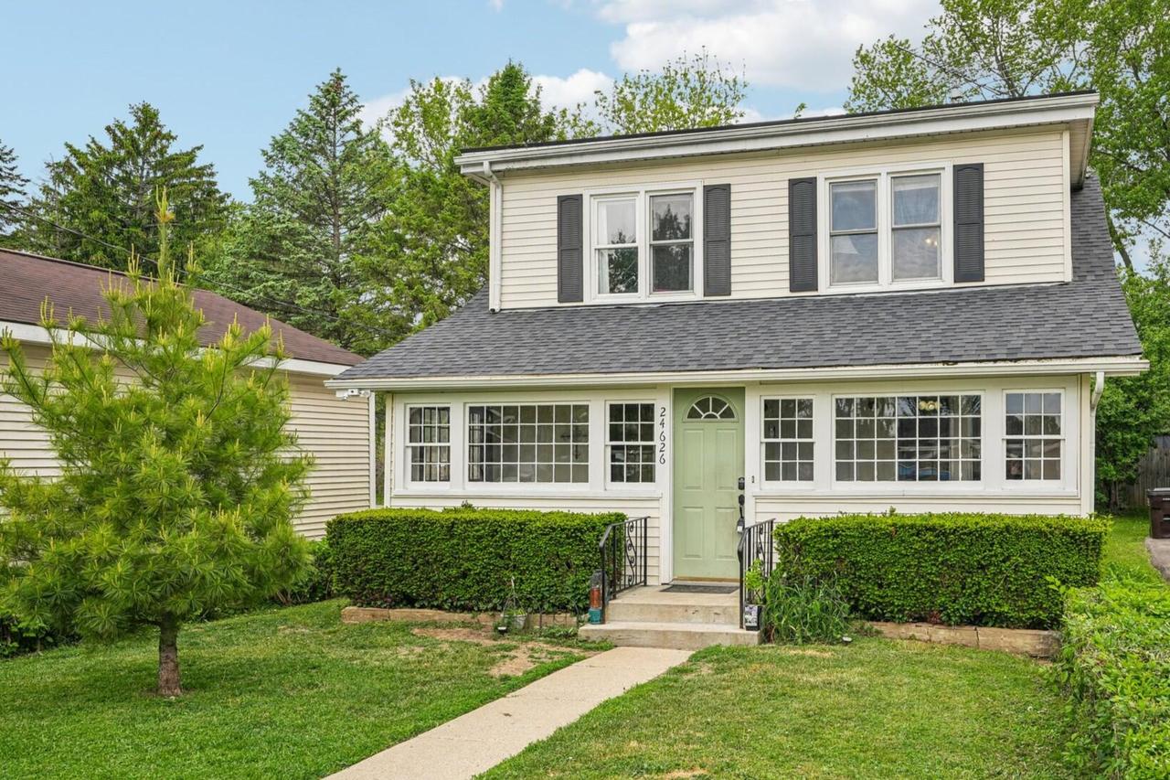 24626 82nd St, Salem Lakes, WI 53168