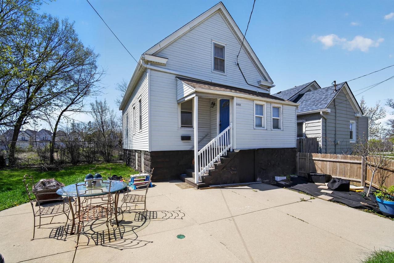 2469 S Chase Ave, Milwaukee, WI 53207