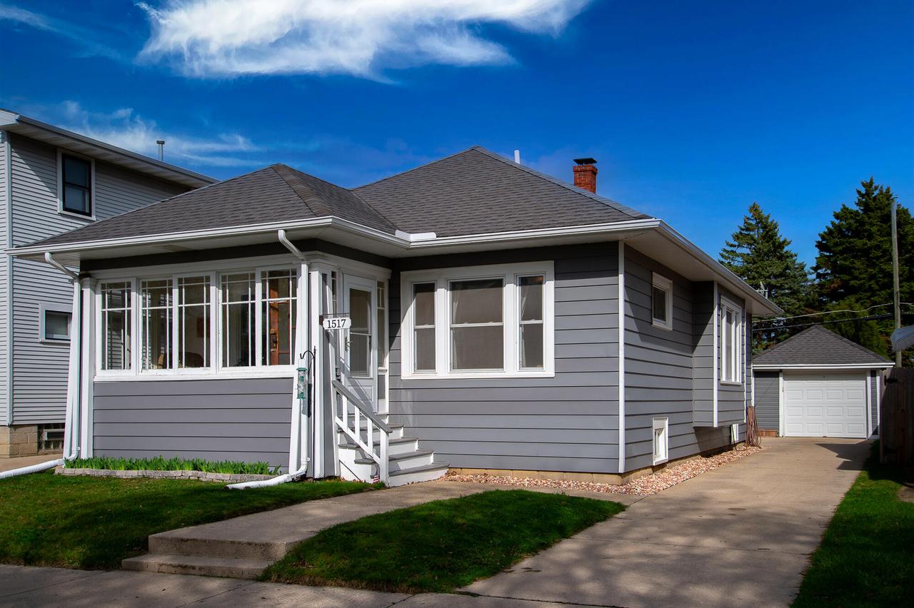 1517 West Lawn Ave, Racine, WI 53405