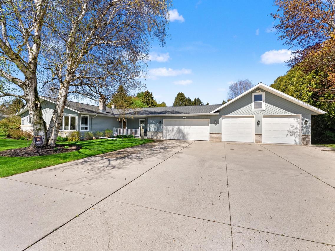 5204 S 10th St, Manitowoc, WI 54220