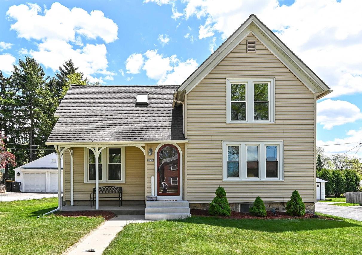 7831 W North Ave, Wauwatosa, WI 53213