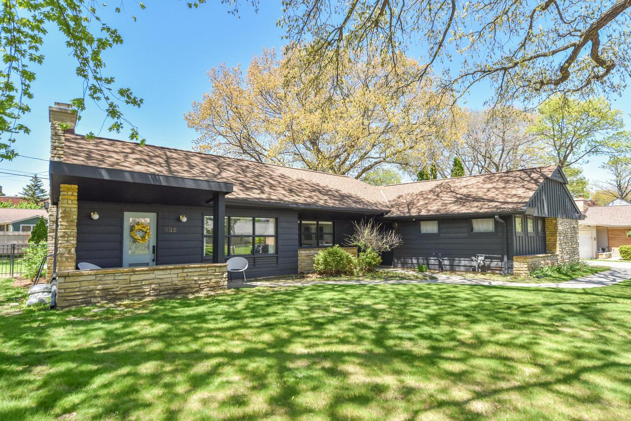 935 N 75th St, Wauwatosa, WI 53213