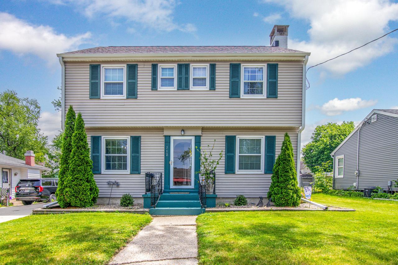 712 Caroline St, Janesville, WI 53545