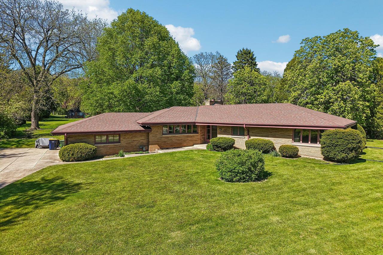 11738 W Hayes Ave, West Allis, WI 53227