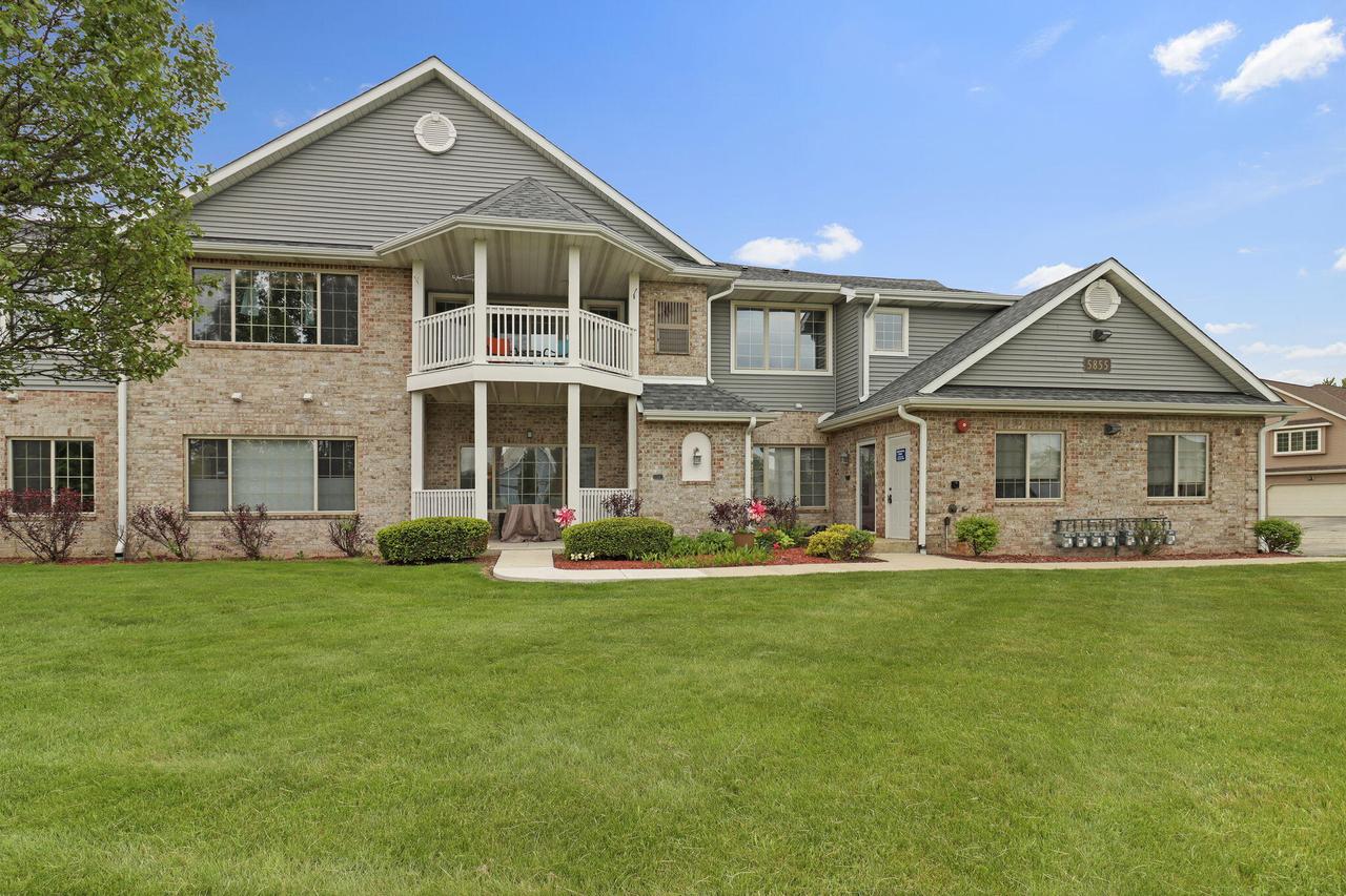 5855 Kinzie Ave #35, Mount Pleasant, WI 53406