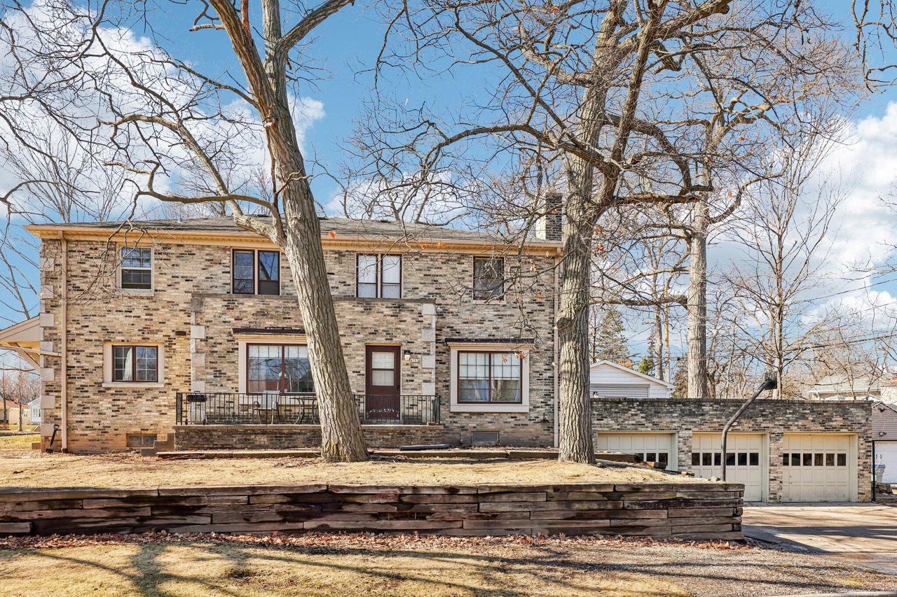 4703 W Jackson Park, Milwaukee, WI 53219