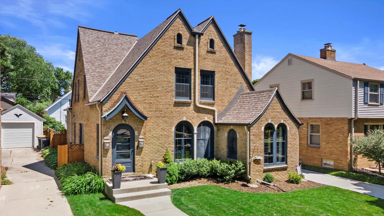 2648 N Lefeber Ave, Wauwatosa, WI 53213