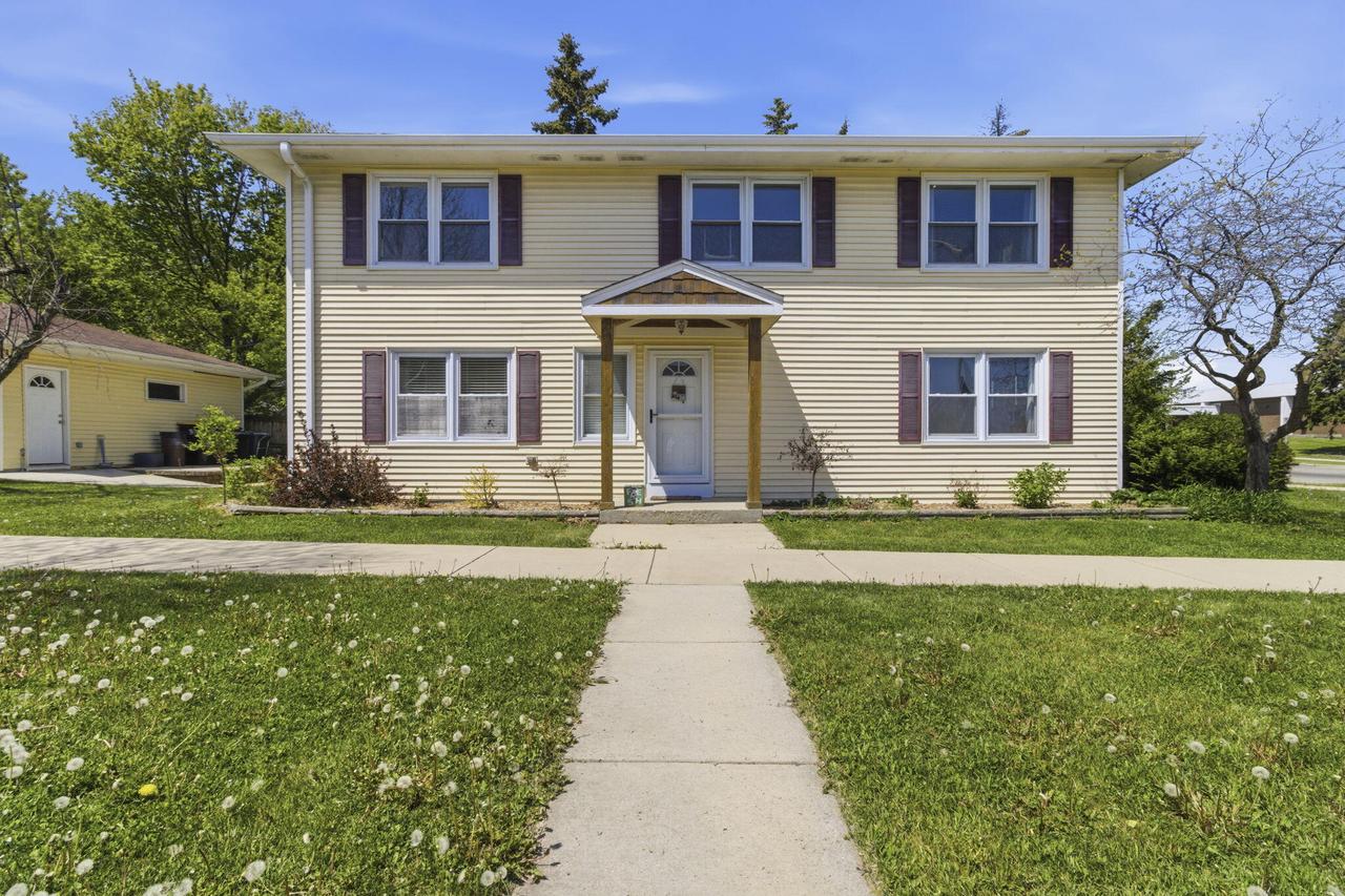2675 N 113th St, Wauwatosa, WI 53226