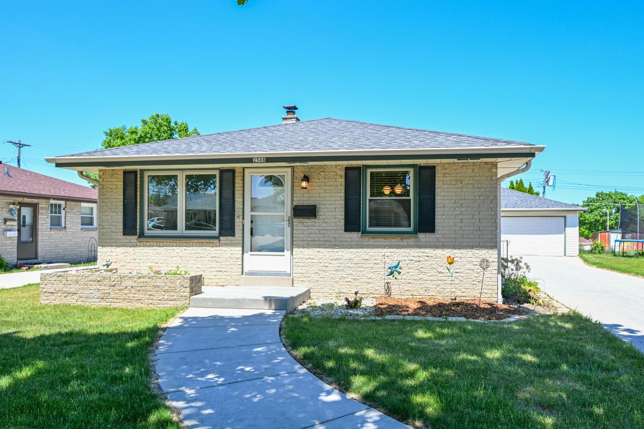 2508 W Halsey Ave, Milwaukee, WI 53221