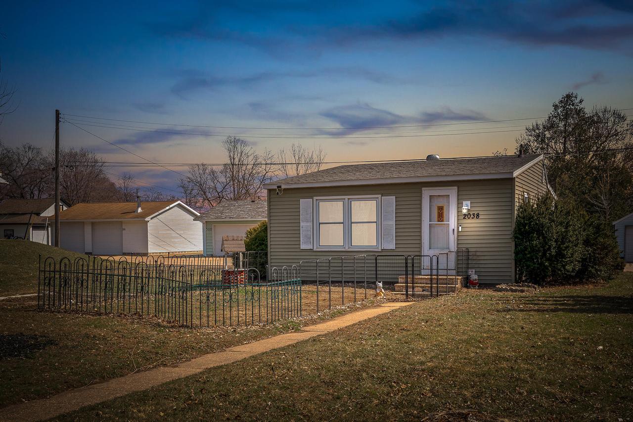 2038 Avon St, La Crosse, WI 54603