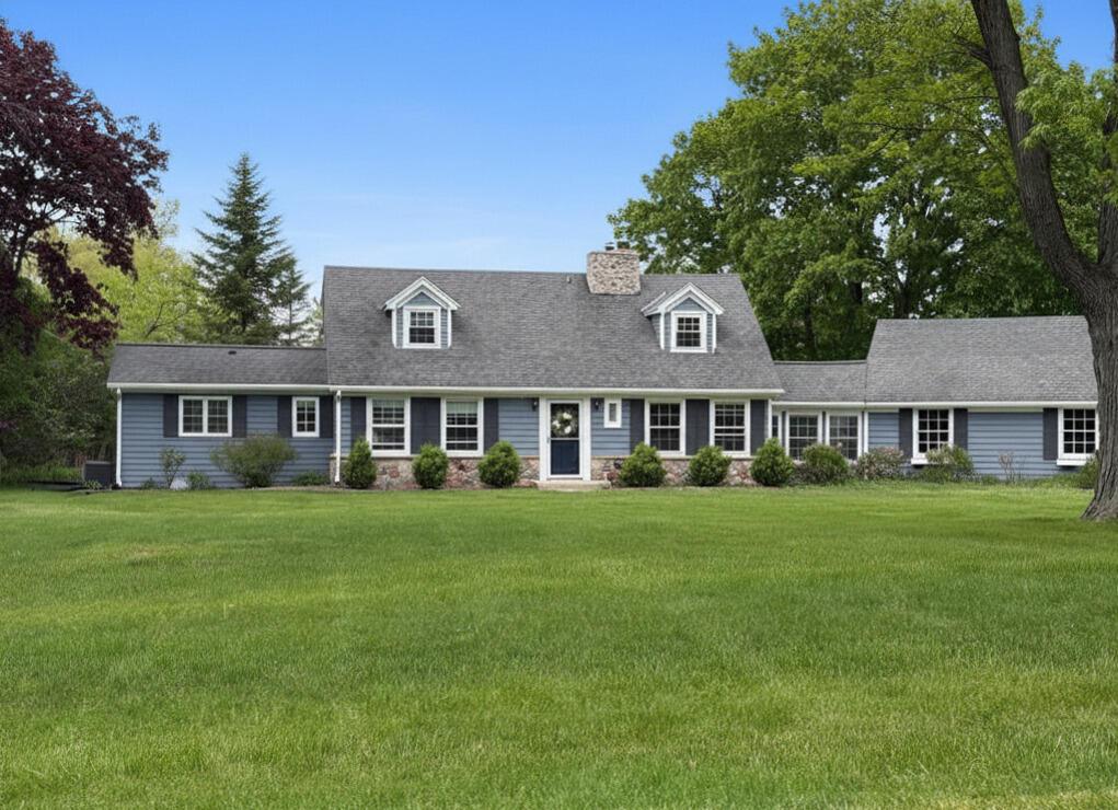 306 E North Point, Mequon, WI 53092