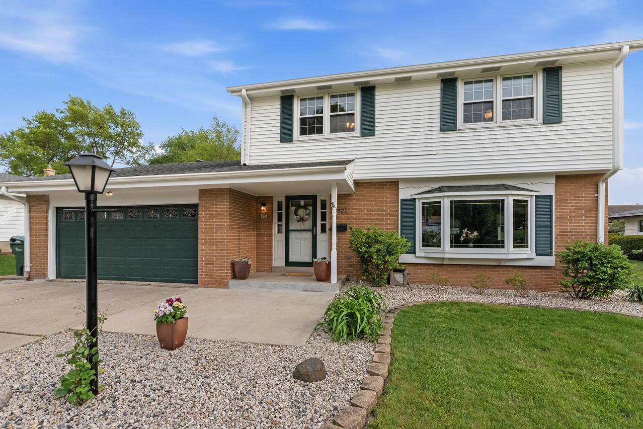 5922 Sycamore St, Greendale, WI 53129