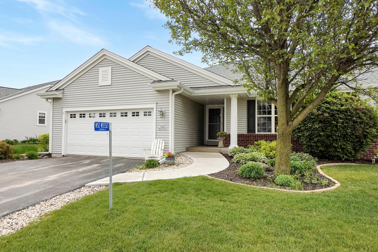 N52W35321 Lighthouse Ln, Oconomowoc, WI 53066