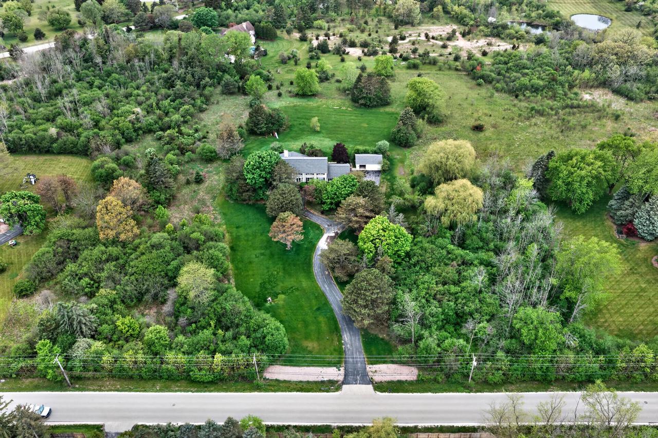 8675 N Range Line Rd, River Hills, WI 53217