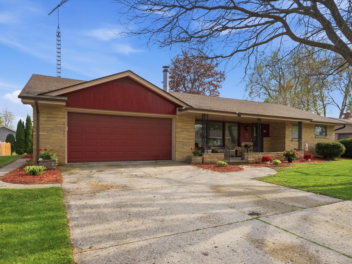 2211 Markham St, Manitowoc, WI 54220