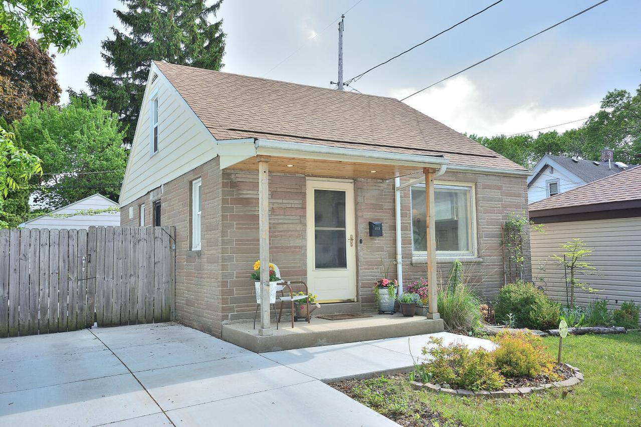 4909 W Galena St, Milwaukee, WI 53208