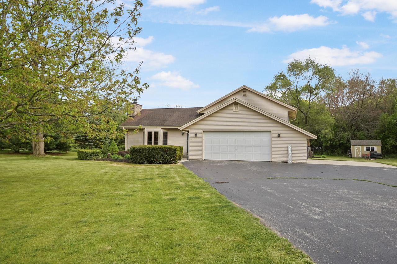 S92W35305 Barbary Ct, Eagle, WI 53119