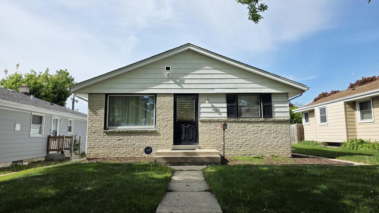 7408 W Carmen Ave, Milwaukee, WI 53218
