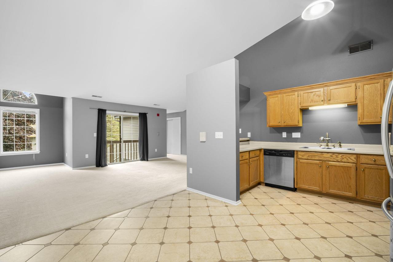 9322 W Loomis Rd #5, Franklin, WI 53132
