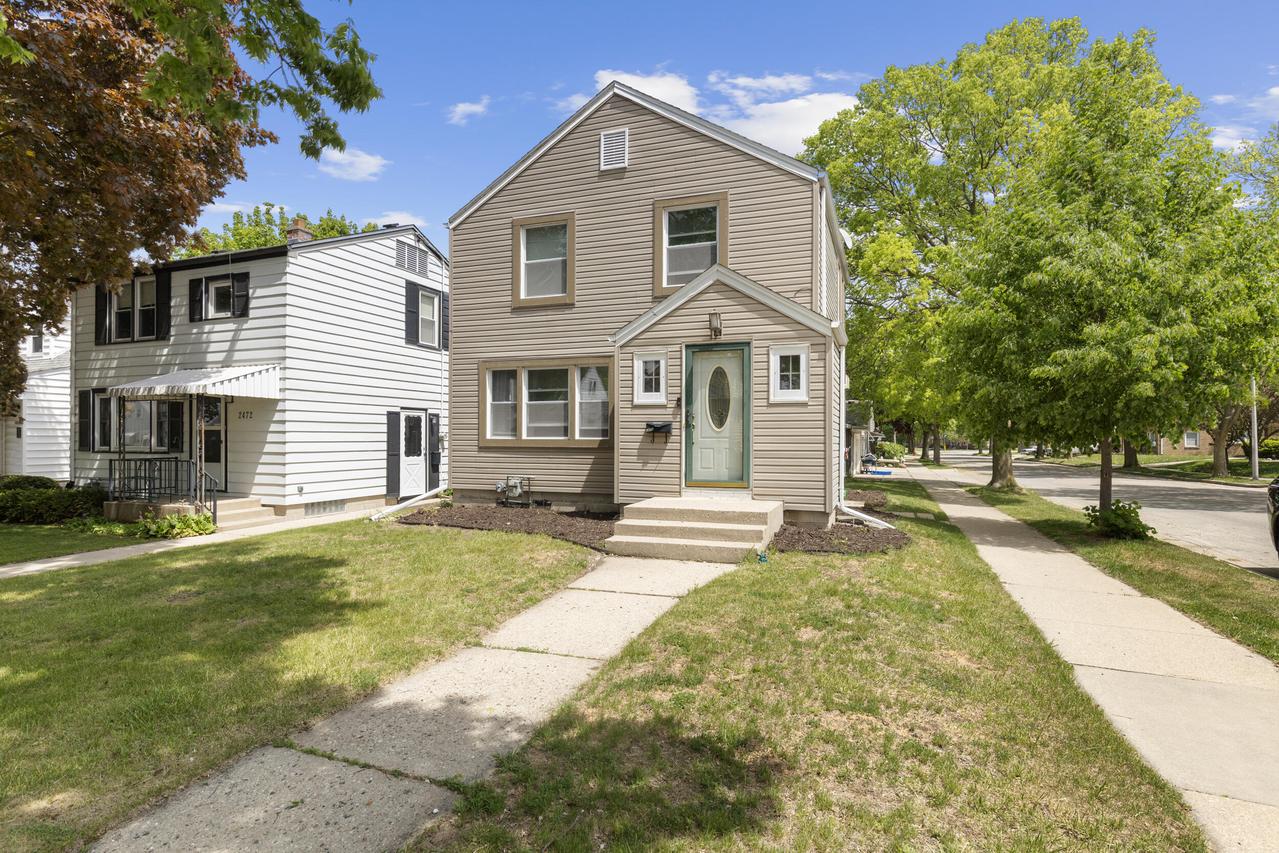 2476 S 75th St, West Allis, WI 53219