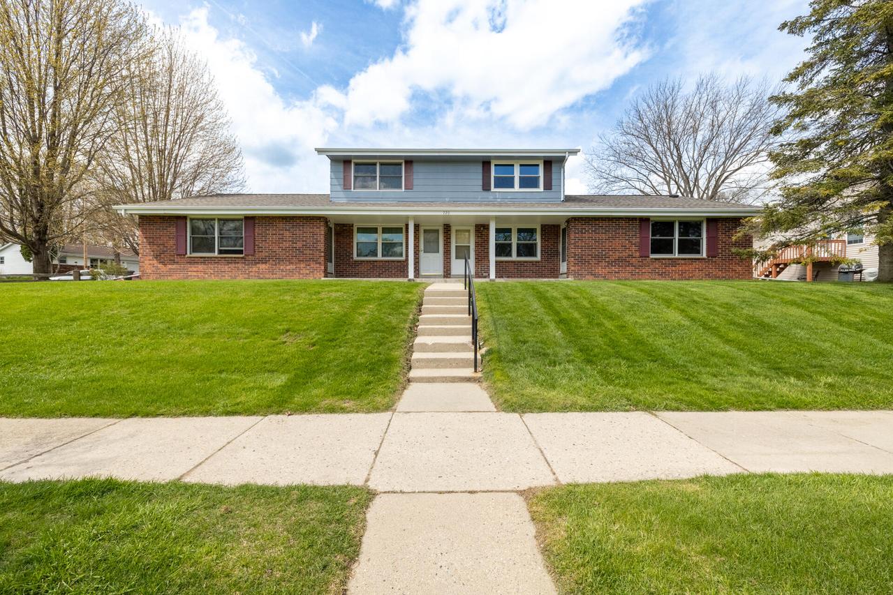 220 S 18th Ave ##4, West Bend, WI 53095