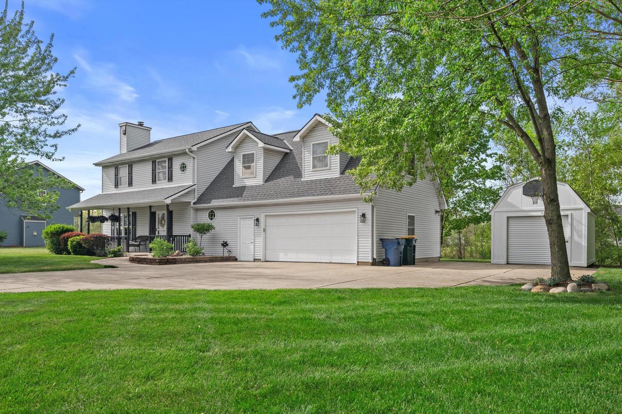 1202 W Oakwood Rd, Oak Creek, WI 53154