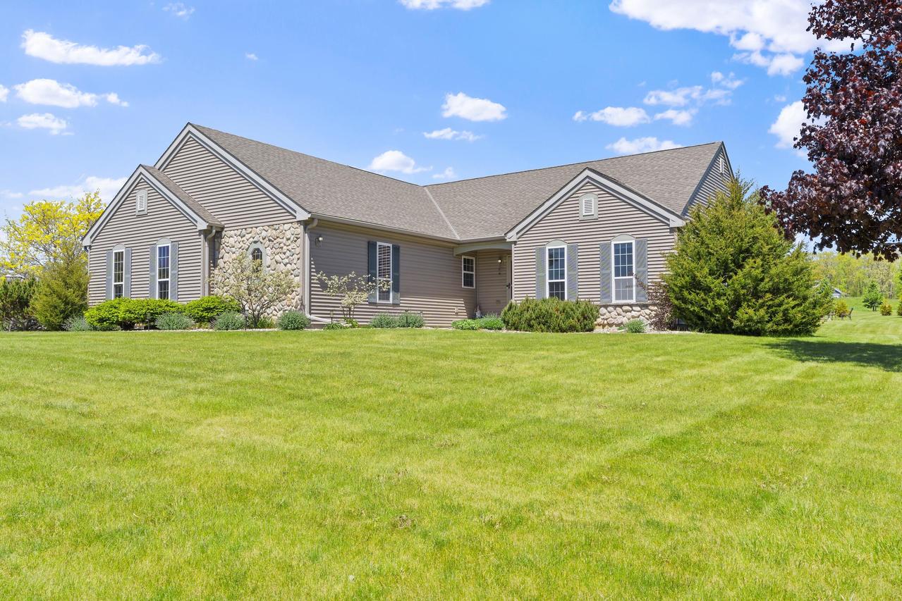 S102W21550 Kelsey Dr, Muskego, WI 53150