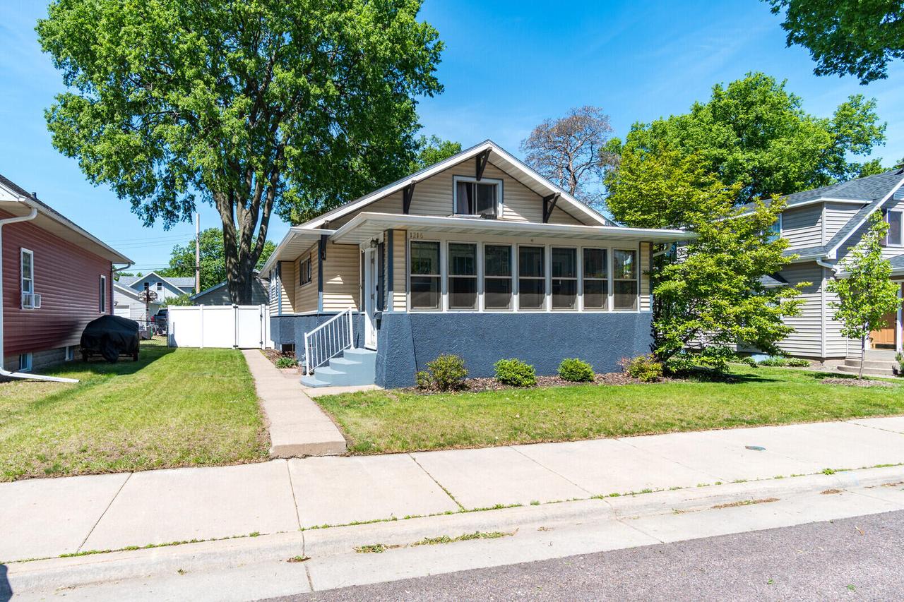 1216 East Ave, La Crosse, WI 54601