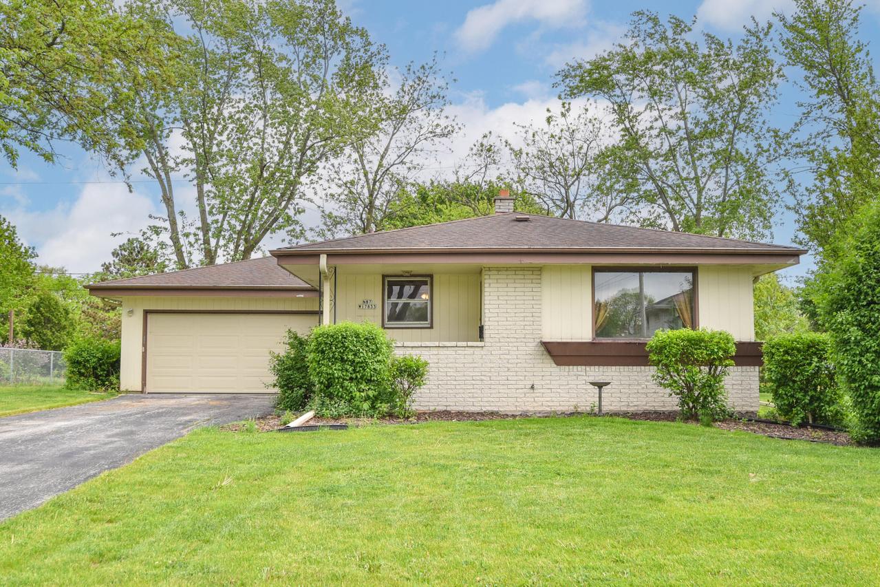 N87W17833 Shepherd Dr, Menomonee Falls, WI 53051