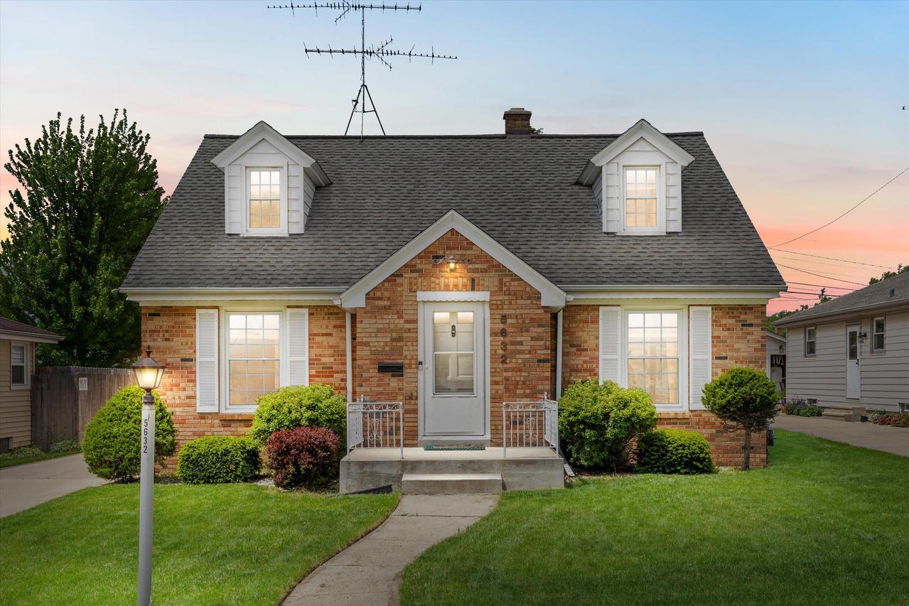 5632 Pershing Blvd, Kenosha, WI 53144