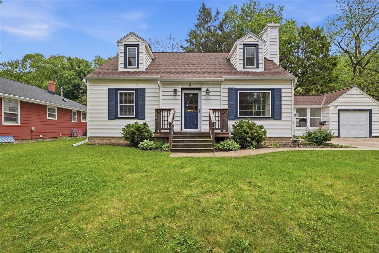 1311 Garfield Ave, Waukesha, WI 53186