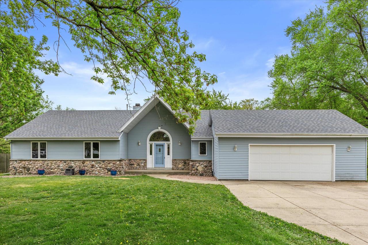 2931 W Franklin Ter, Franklin, WI 53132