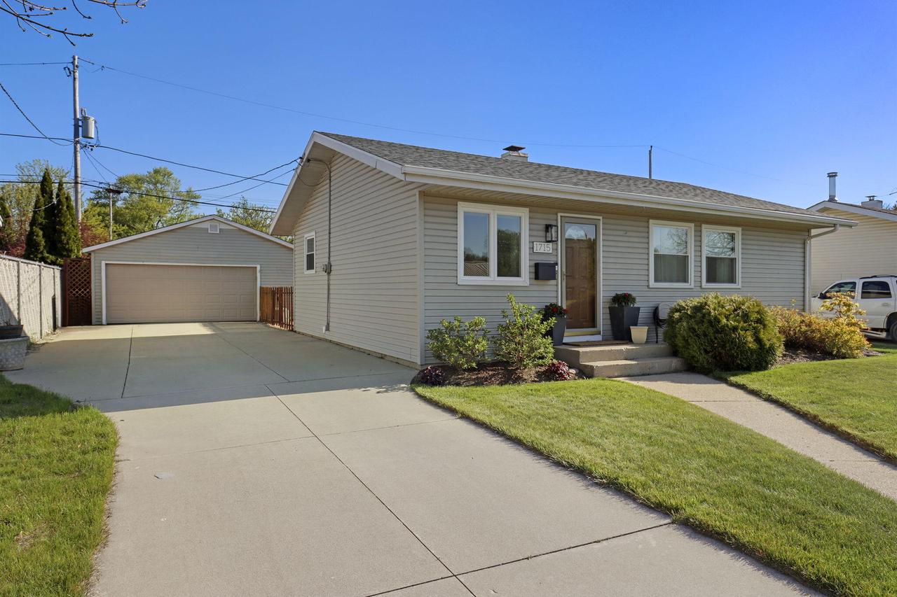 1715 84th Pl, Kenosha, WI 53143