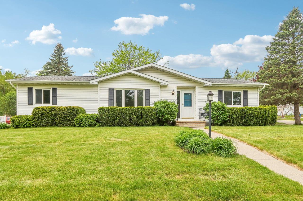 610 Hidde Dr, Watertown, WI 53098