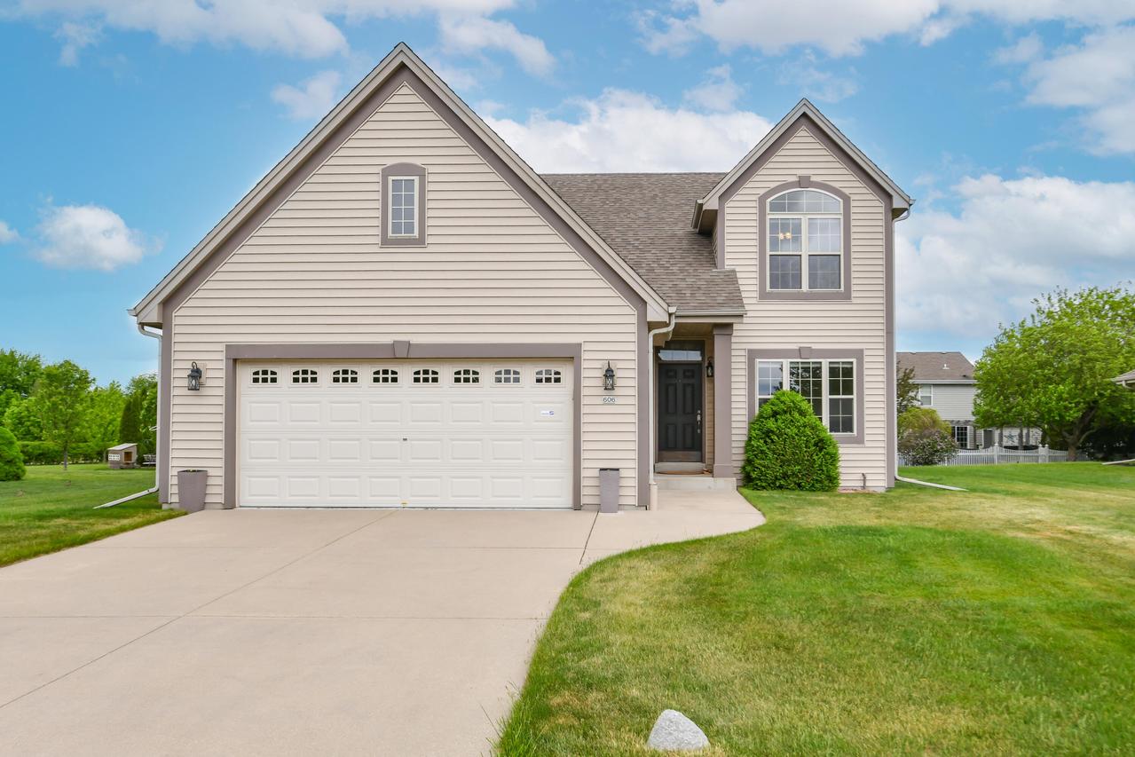 606 E Emily Ave, Elkhorn, WI 53121