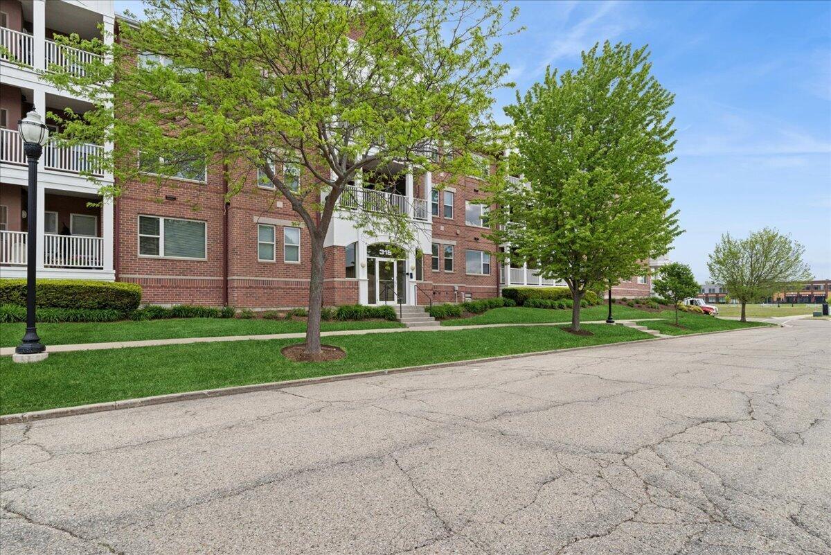 318 57th St #105, Kenosha, WI 53140