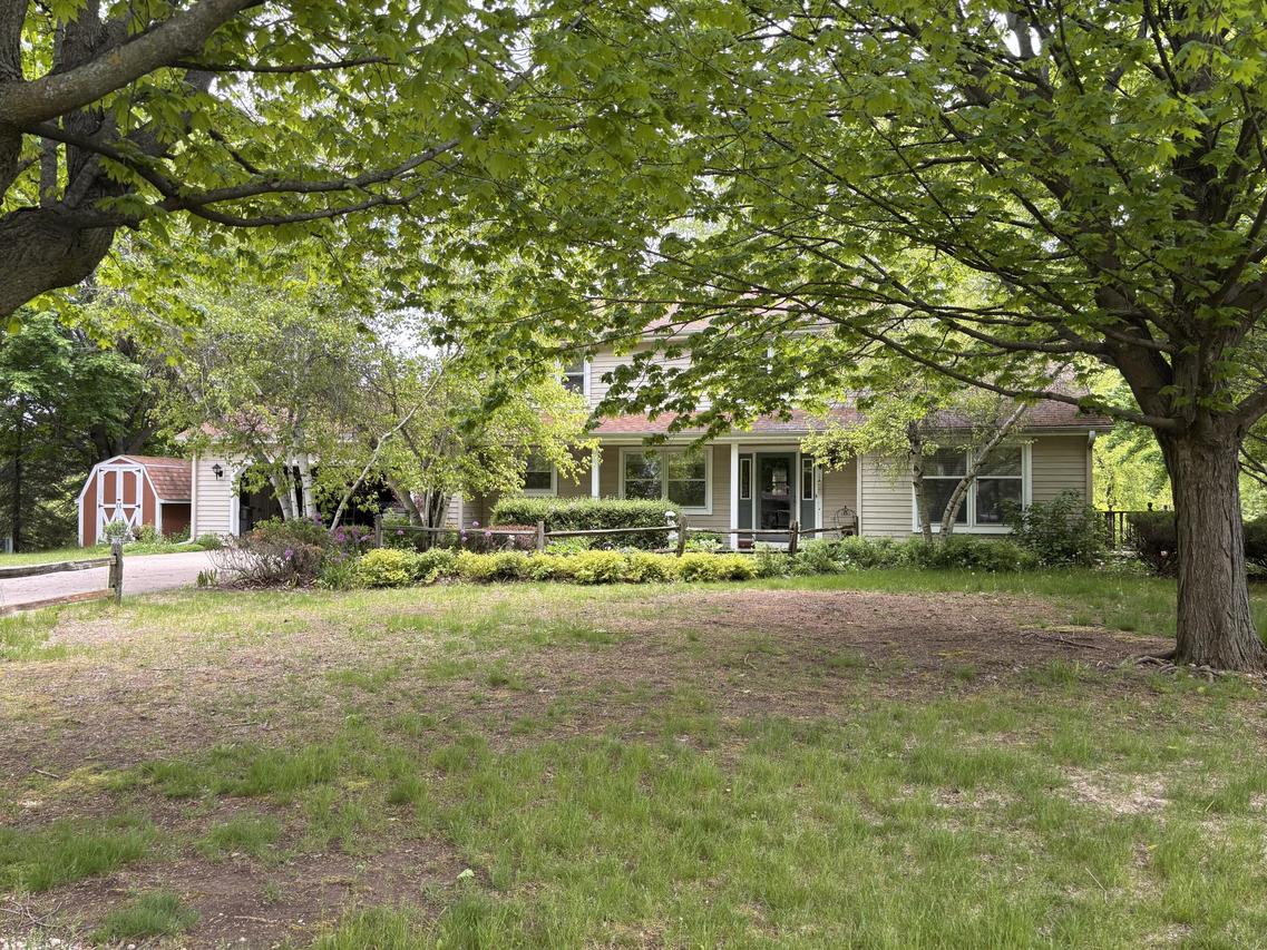 3084 Rolaine Pkwy, Hartford, WI 53027