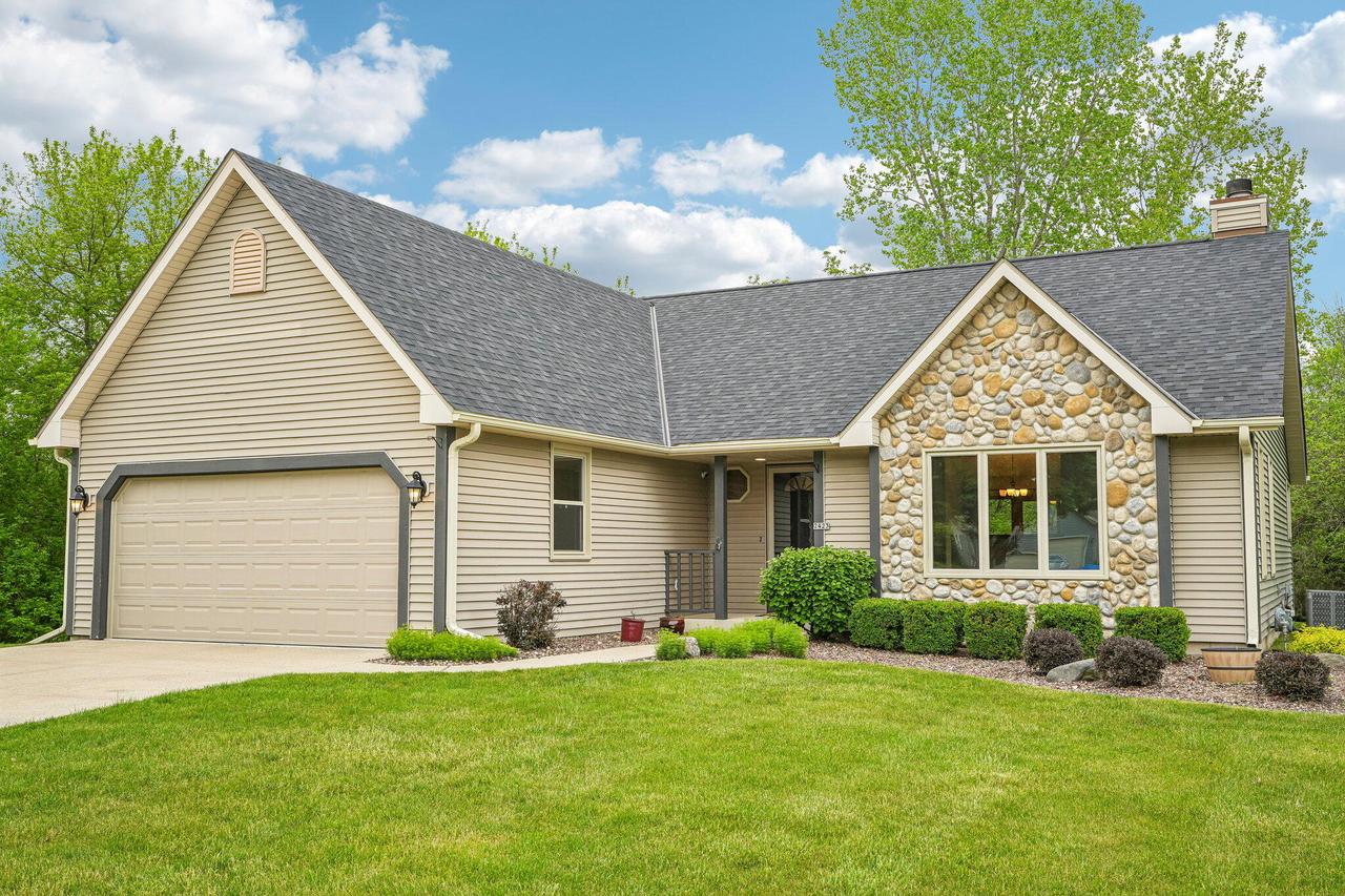 2423 Judith Ln, Waukesha, WI 53188