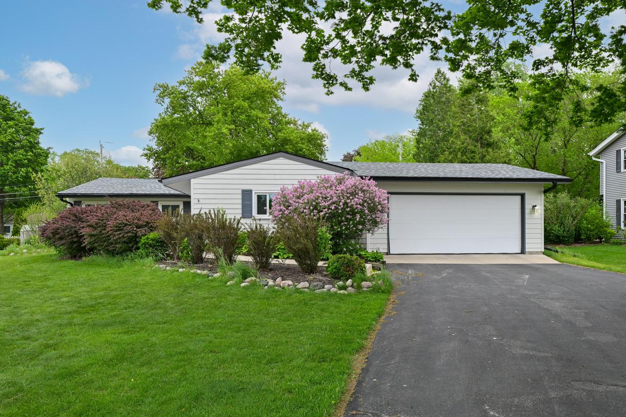 2540 Anita Dr, Brookfield, WI 53045